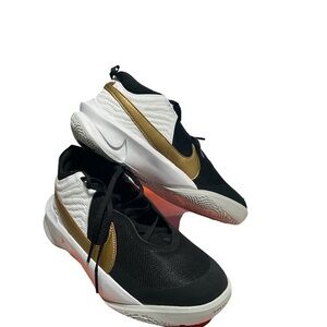 Nike Team Hustle D 10